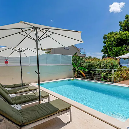 Σπίτι διακοπών Lovely In With Outdoor Swimming Pool