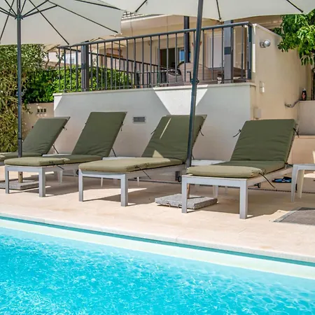 Lovely In With Outdoor Swimming Pool Σπίτι διακοπών