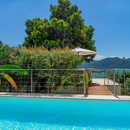 Σπίτι διακοπών Lovely In With Outdoor Swimming Pool