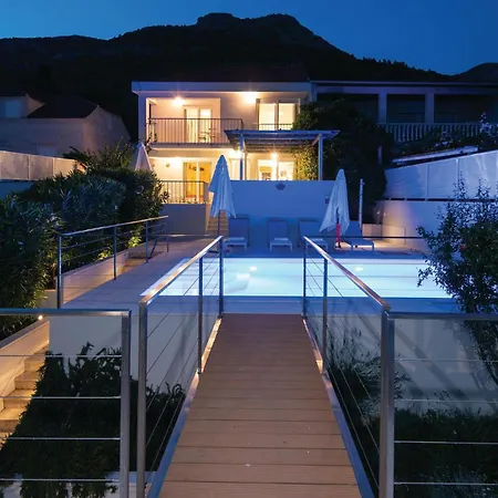 Vakantiehuis Stunning In *