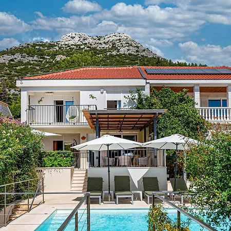 Lovely In With Outdoor Swimming Pool Σπίτι διακοπών