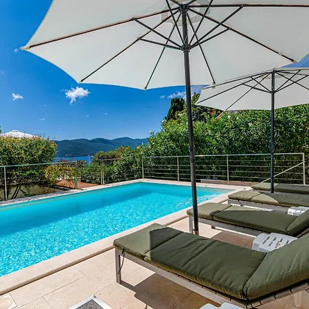 Lovely In With Outdoor Swimming Pool Σπίτι διακοπών *