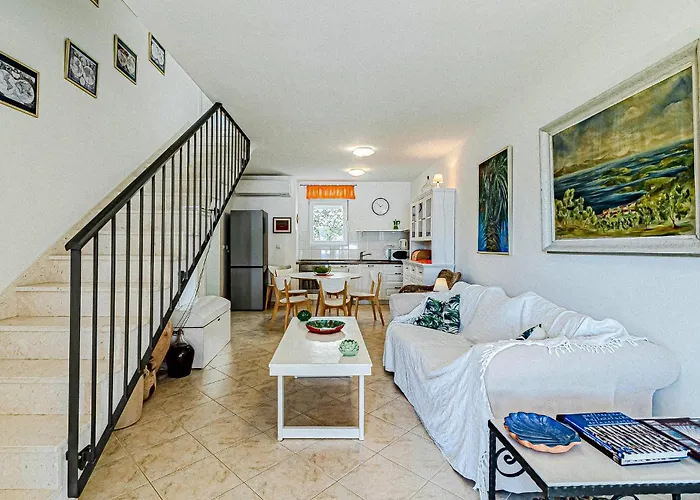 Stunning In فيغاني